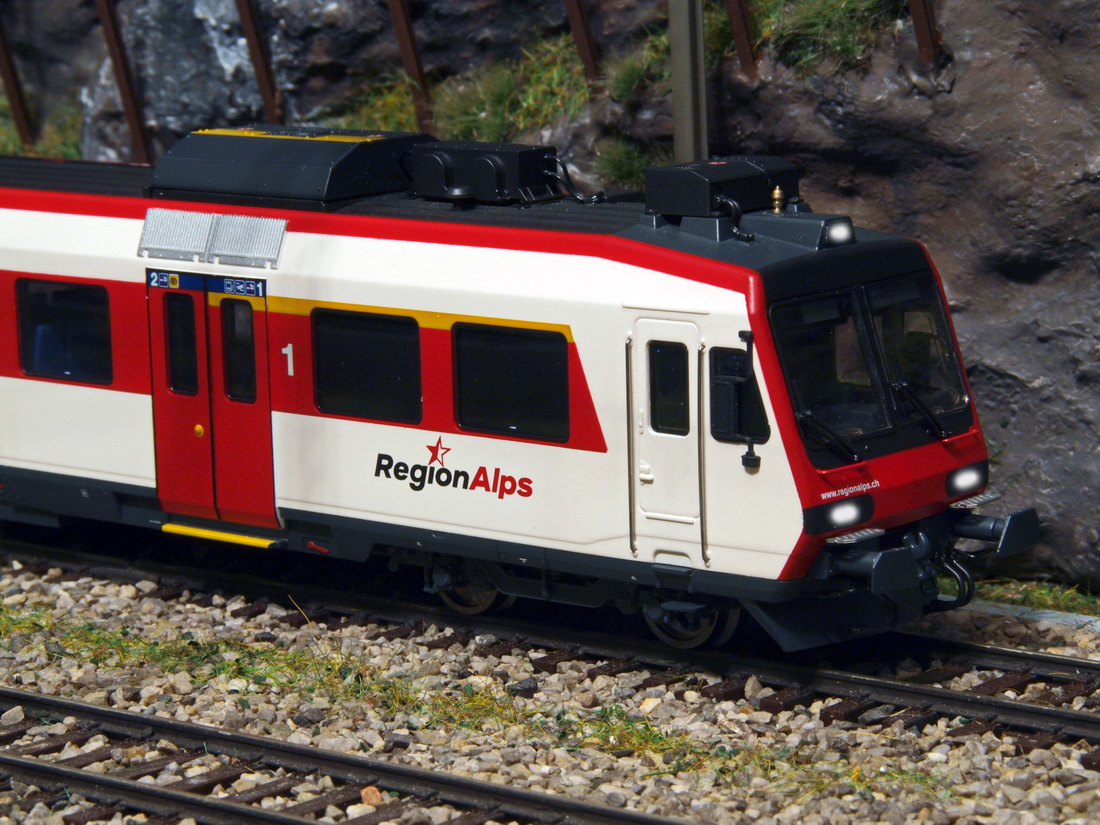 SBB DOMINO_05.JPG