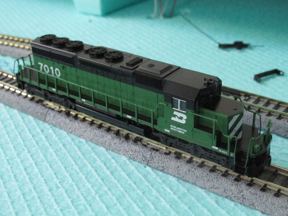 Kato - 176-4955 SD40-2 Mid Production BN Standard #7010.JPG