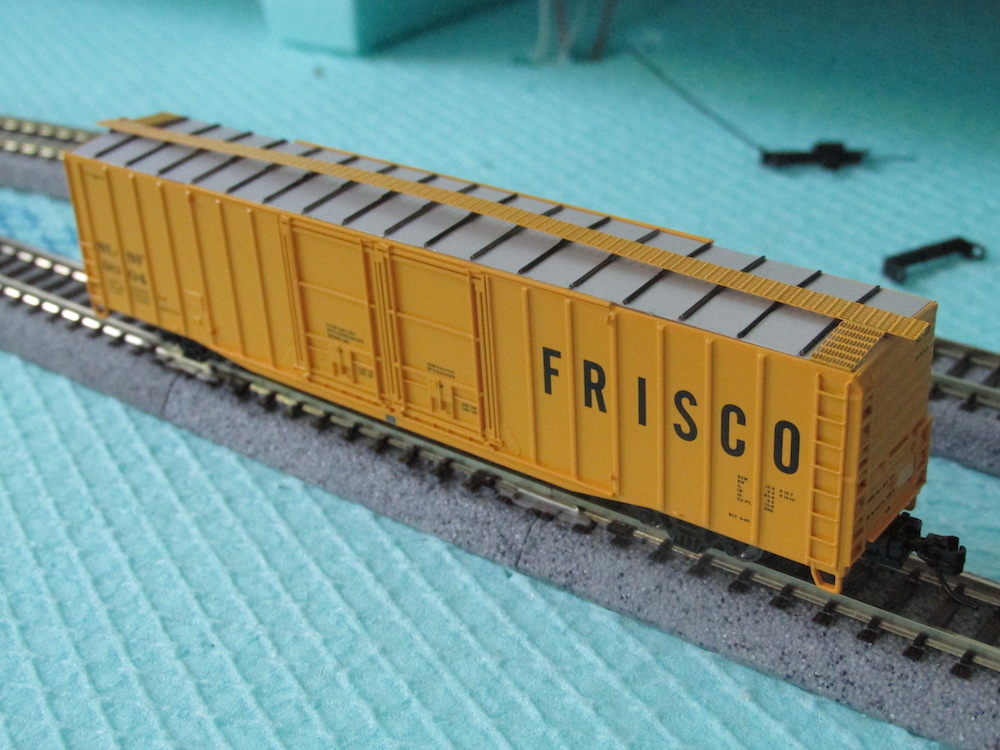 Athearn 60' PS Auto Parts Box Car - Frisco 9004.JPG