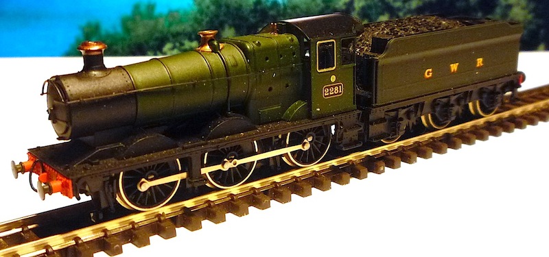 Peco GWR Collett  2251 Class 0-6-0 & tender in late livery 01.JPG