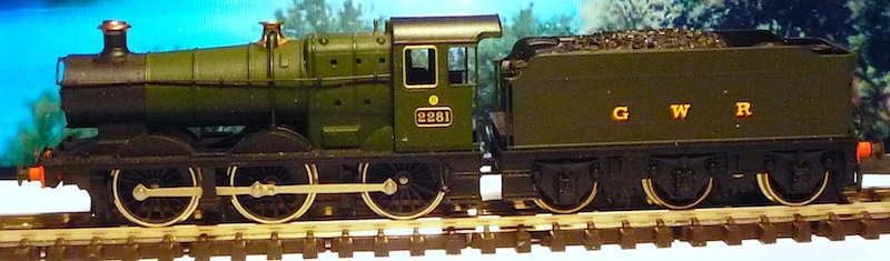 Peco GWR Collett  2251 Class 0-6-0 & tender in late livery 02.JPG