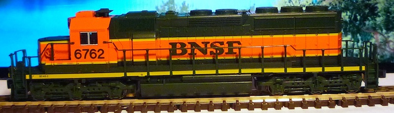 Kato EMD SD40-2, BNSF #6762 02.JPG