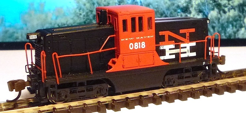 Bachmann Spectrum N  Diesel GE 44-Ton Switcher, Powered, New Haven #0818  01.JPG