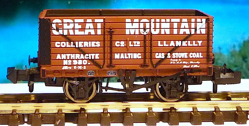 Graham Farish 8 Plank End Door Wagon 'Great Mountain'.JPG