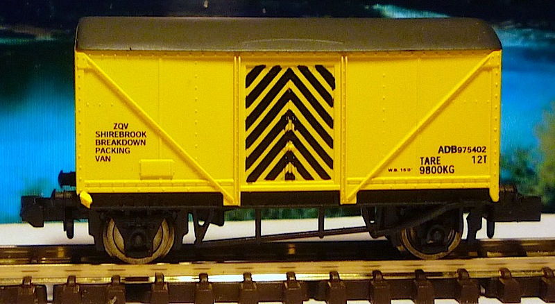 Dapol Fish van in Shirebrook breakdown livery number 02.JPG