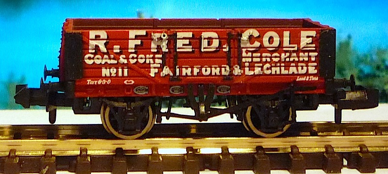 Graham Farish 5 Plank Wooden Floor Wagon 'R. Fred Cole'.JPG