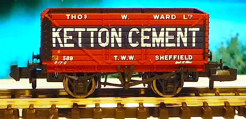 Graham Farish Ketton Cement 8-Plank Wagon.JPG