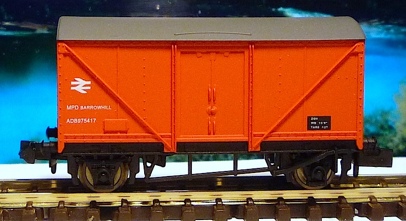 Dapol Fish van in %22BR Engineers - Barrowhill MPD%22 livery.JPG