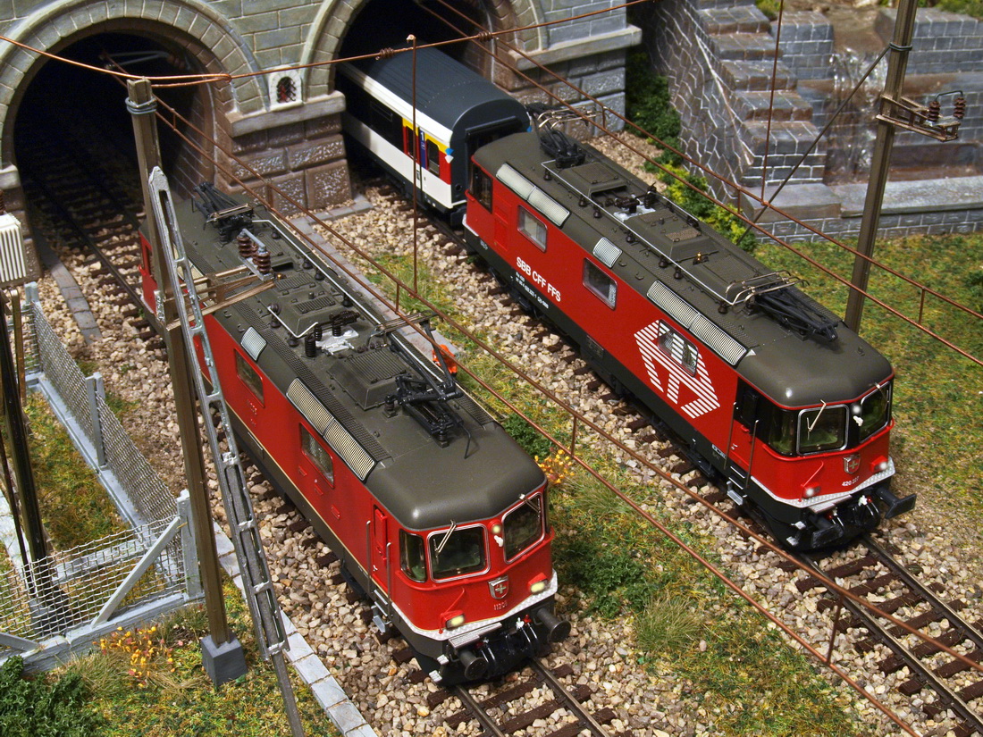 SBB Re 4-4 11208 & 420 227-1_01.JPG