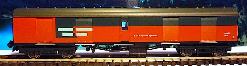 Graham Farish Mk1 full brake super BG Rail Express Systems.JPG