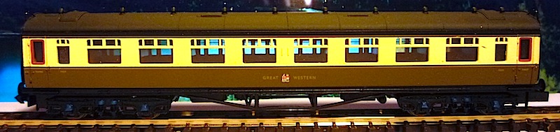 Dapol Collett Composite Coach with GWR Crest 7059.JPG