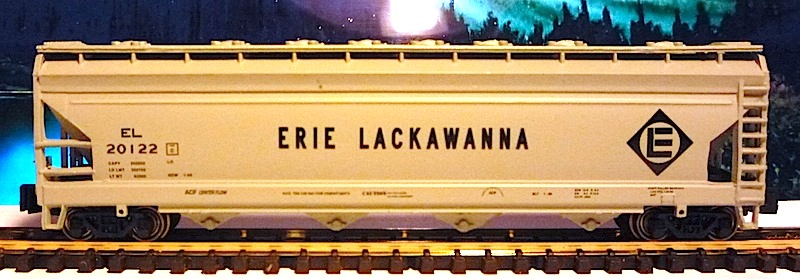 Bachmann American 56' center-flow hopper %22Erie Lackawana%22.JPG