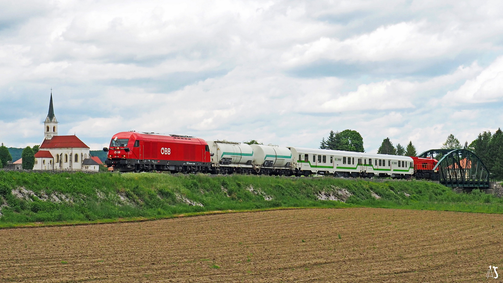 RCCCro 2016 082 & 2062 050, Oštarije,23.05.19AS.jpg