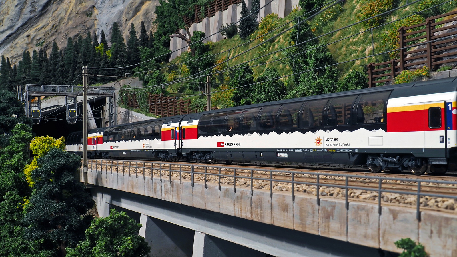 Gotthard Panorama Express_02.JPG