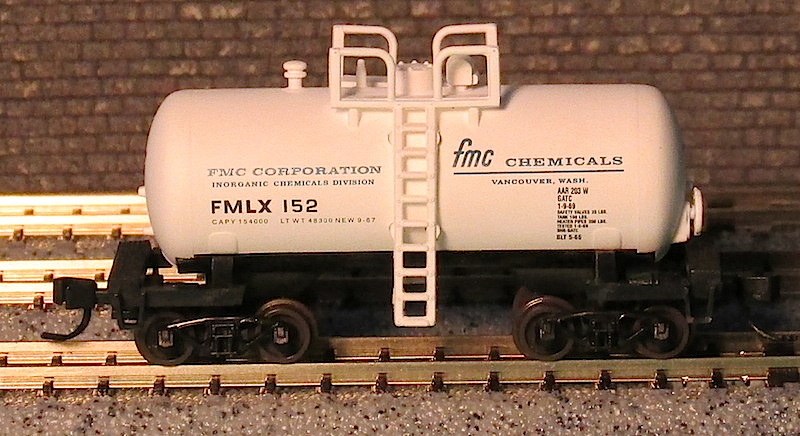 Atlas Trainman - 28ft Beer Can Shorty Tank Car - FMC Chemical (FMLX) 152.JPG