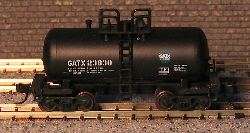 Atlas Trainman - 28ft Beer Can Tank Car - GATX Service Driven Logo 23830.JPG