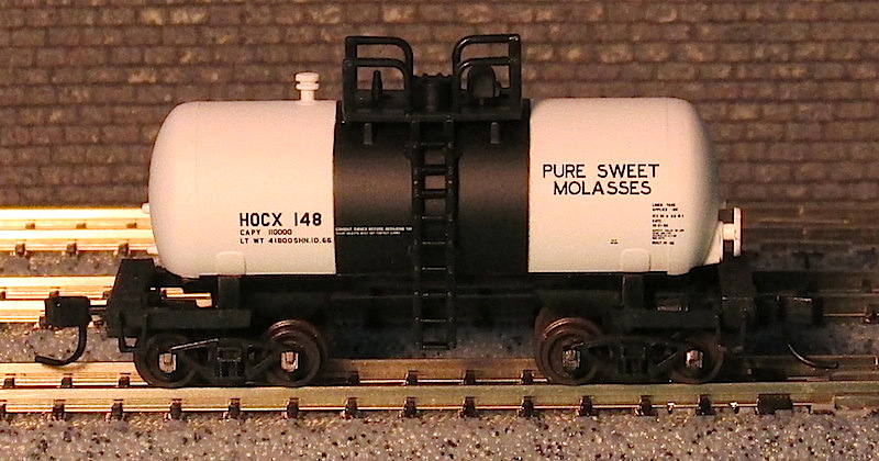 Atlas Trainman - 28ft Beer Can Tank Car - HOCX Pure Sweet Molases 148.JPG