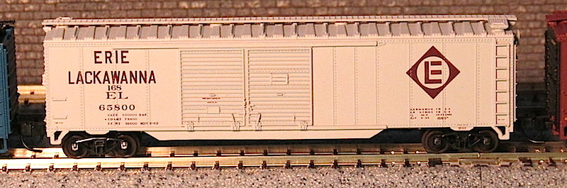 Atlas Trainman - 50ft Double Door Box Car - Erie Lackawanna 65800.JPG