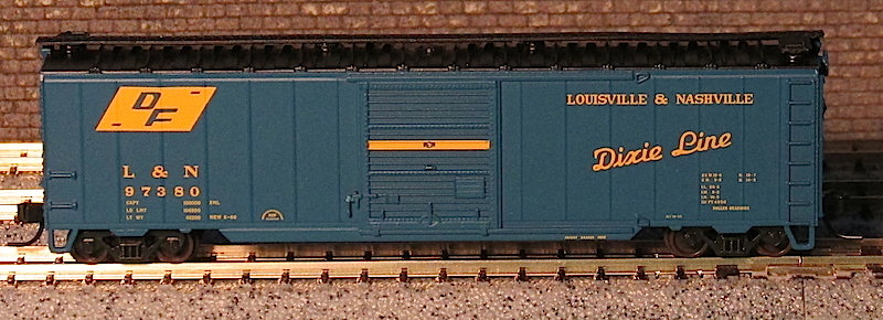 Atlas Trainman - 50ft Single Door Box Car - Louisville & Nashville 97380.JPG