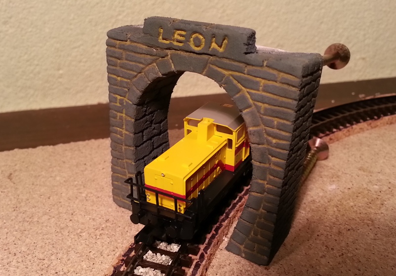 leon 4.jpg