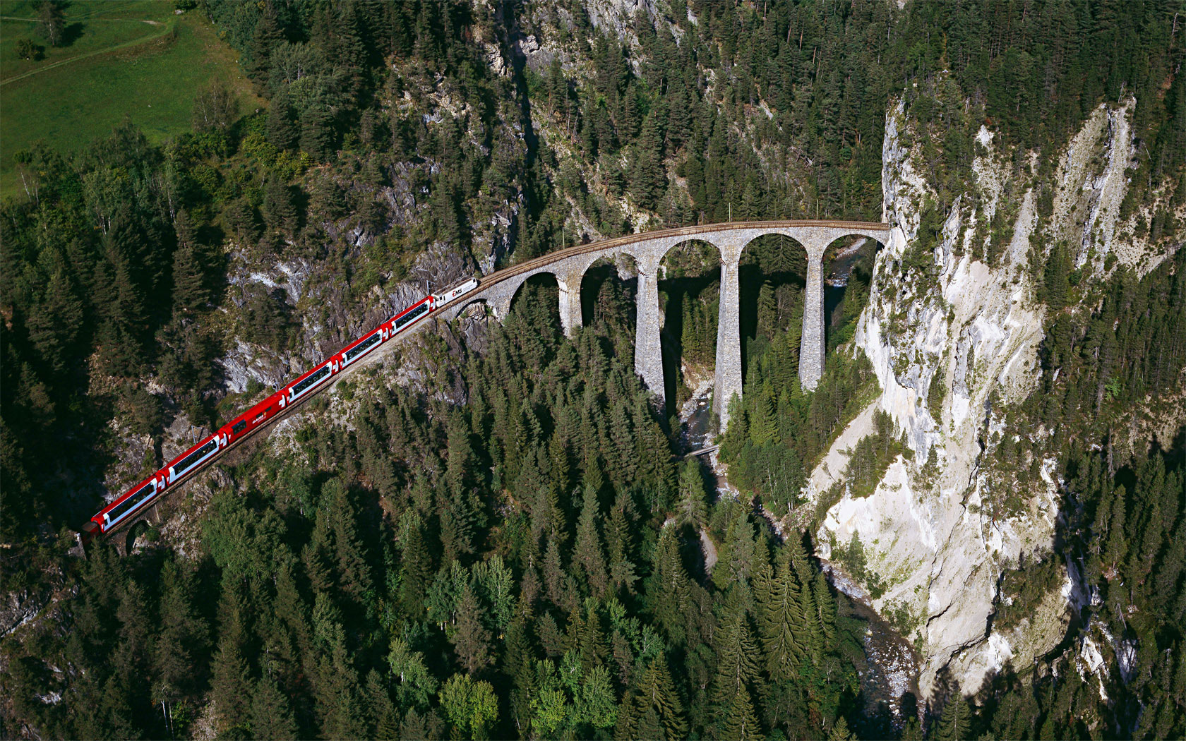 Landwasserviadukt_1680x1050.jpg