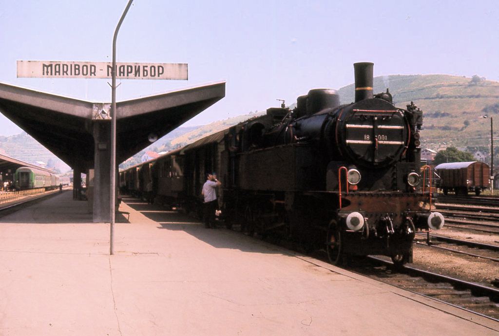 Yugoslav_Railways_(J+Ż)_Class_18_4-6-2T_at_Maribor (avgust 1971).jpg