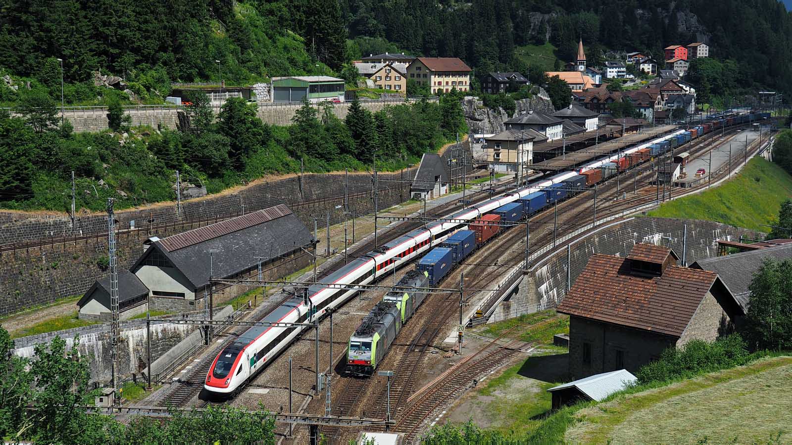SBB RABDe 500&BLS Re 486,Göschenen,09.07.16AS.JPG
