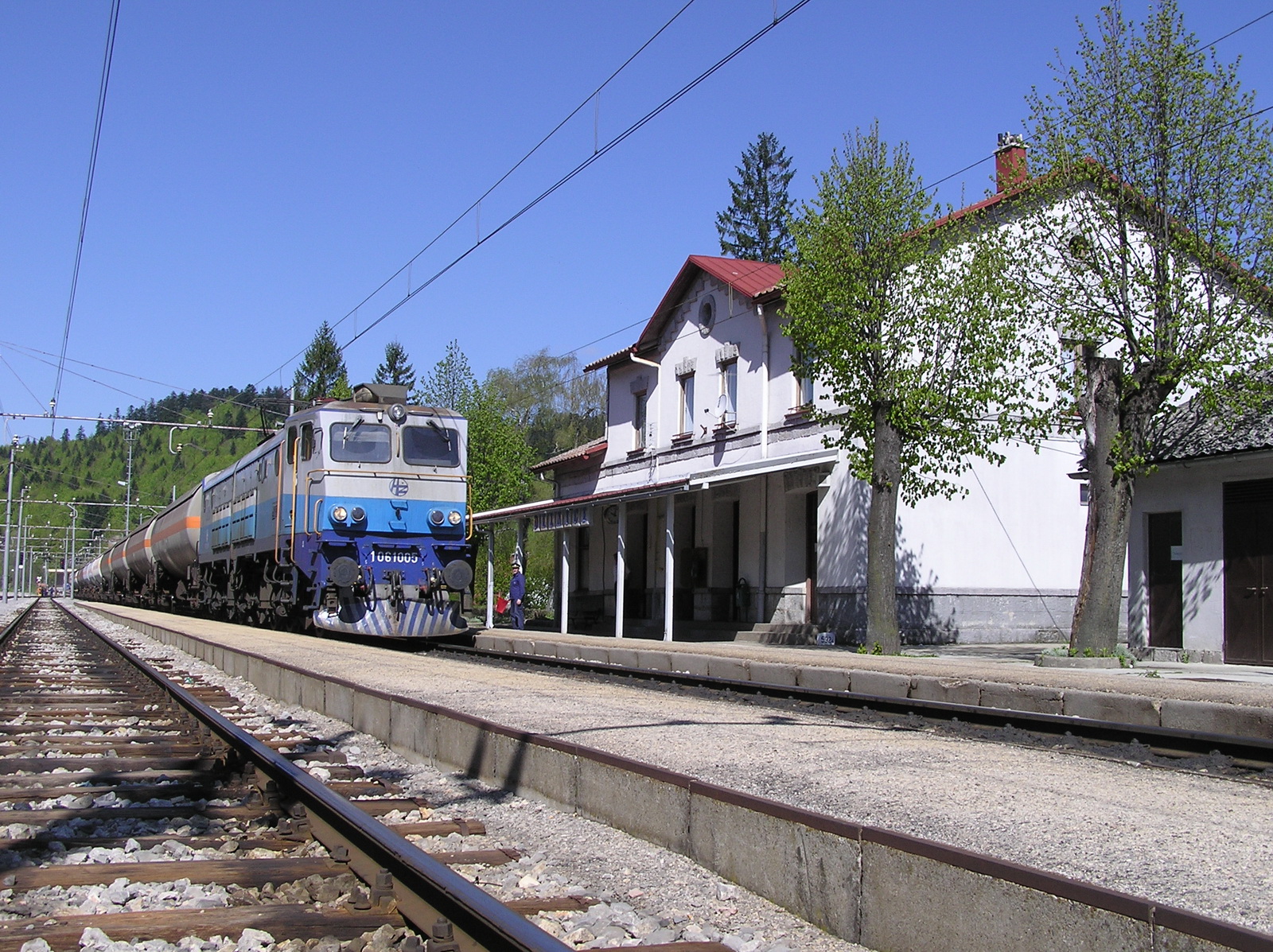 kolodvor Delnice 2005.jpg